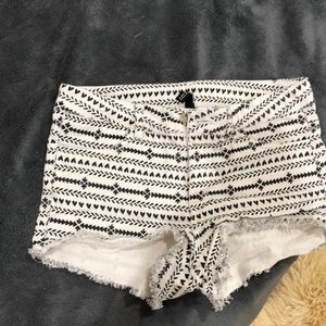 Divided pattered denim shorts